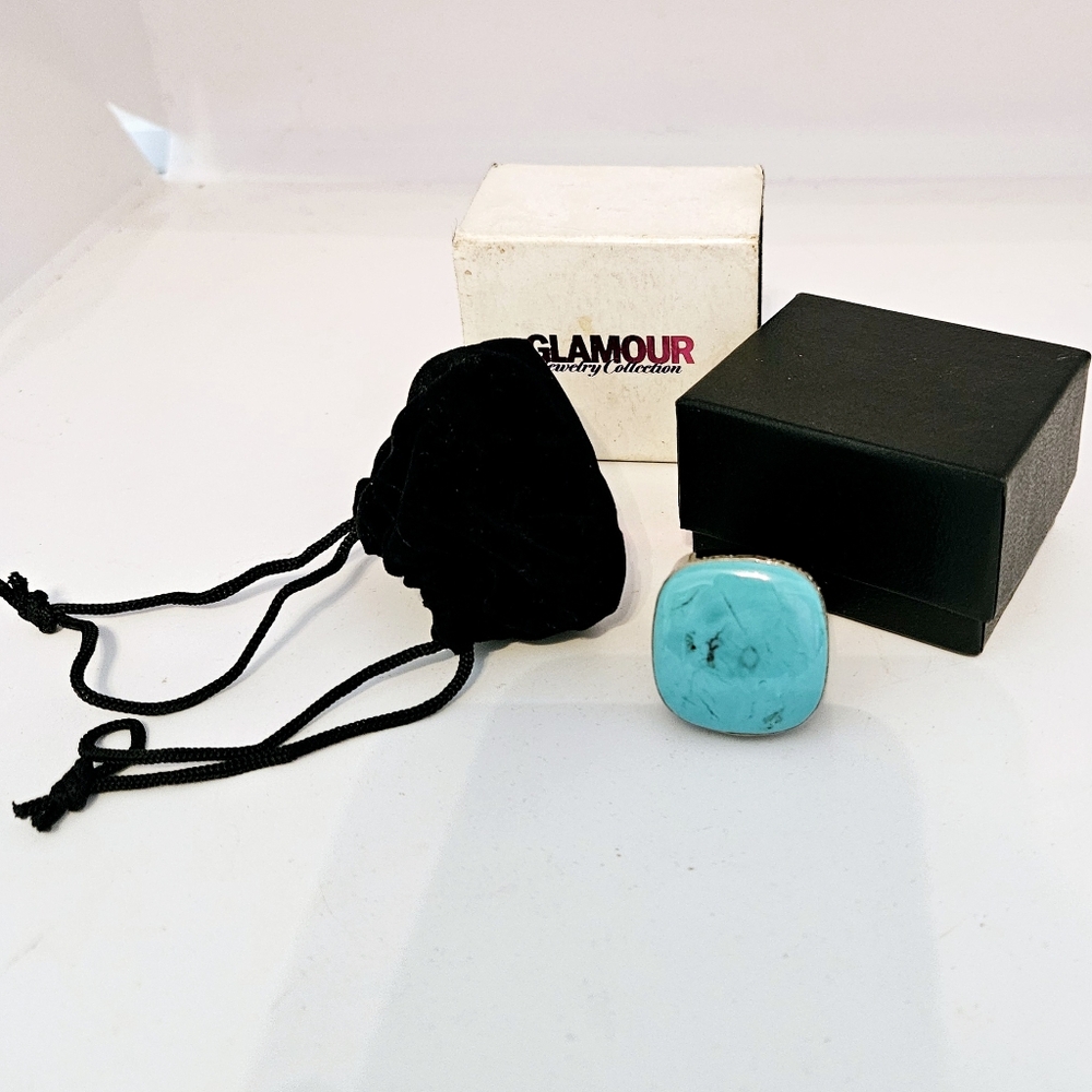 BLACK LUCITE AND TURQUOISE RING BY GLAMOUR/NIB/MODERN SYLING/SIZE 7 1/2 -8